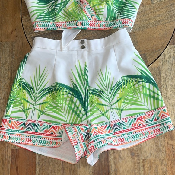 Tropical wrap style crop tank with matching button up shorts - Picture 4 of 5